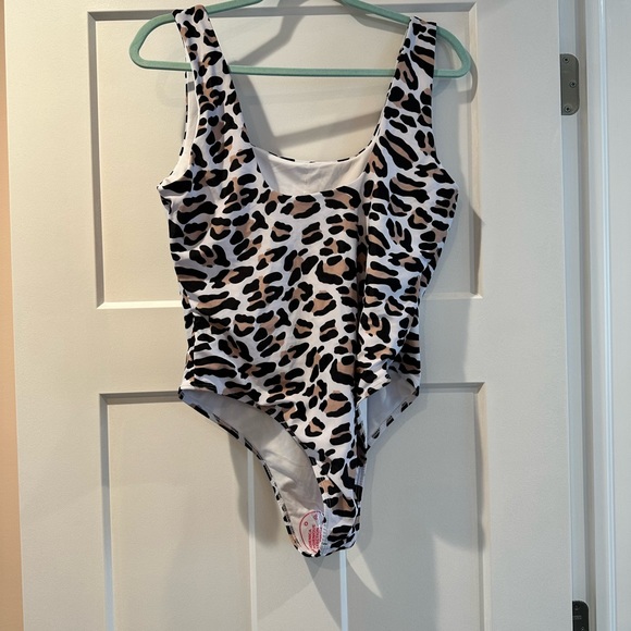 Leopard print One piece swimsuit - Picture 2 of 3
